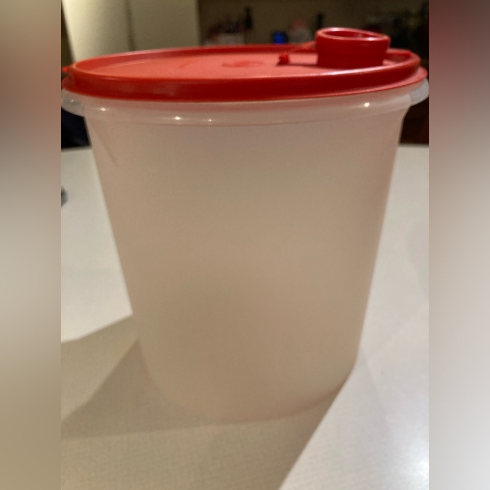 Tupperware Vintage 1 gallon pitcher #254 New never used